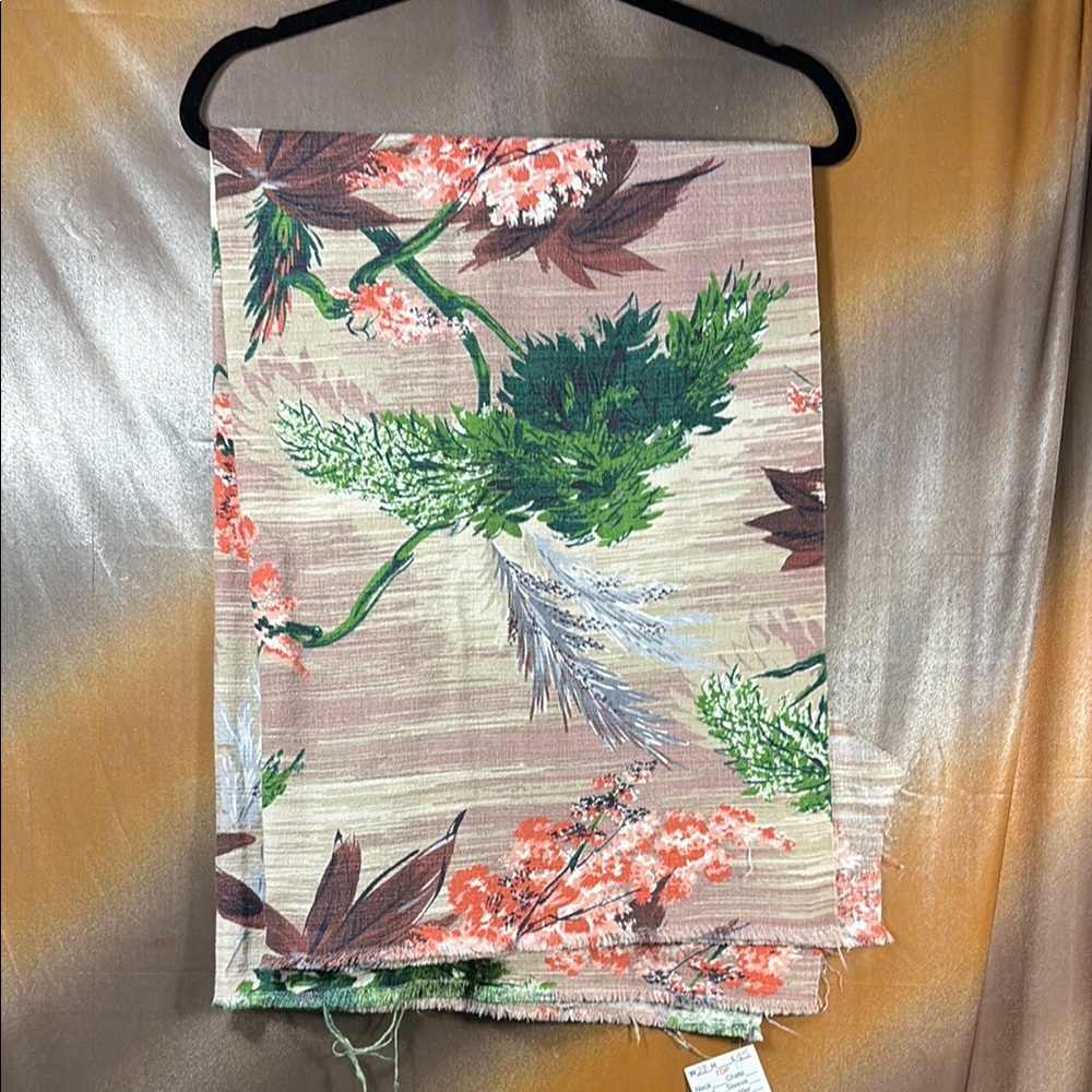 Vintage barkcloth 50’s Floral Patterned Fabric 28 x 45 plus‎ some bits D1